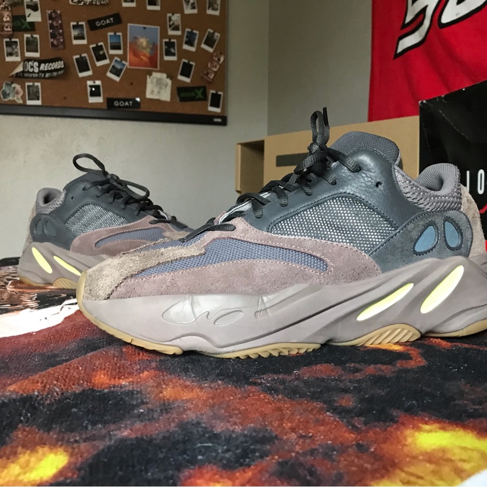 YEEZY 700 Mauve